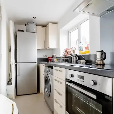 Modern With Terrace Daire Bristol