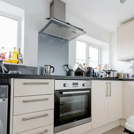 Modern With Terrace * Bristol