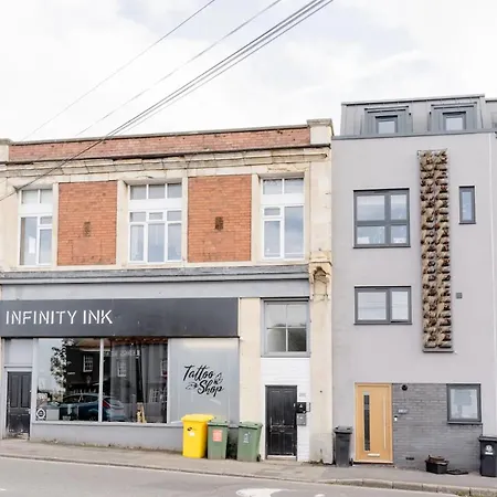 Modern With Terrace * Bristol