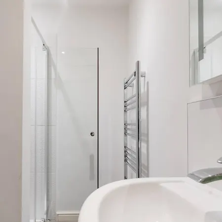 Modern With Terrace * Bristol