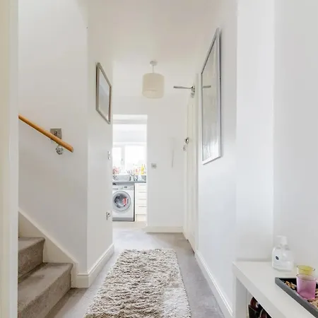 Modern With Terrace Apartment Bristol