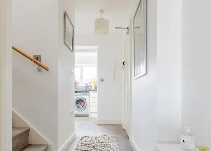 Modern With Terrace Apartment Bristol